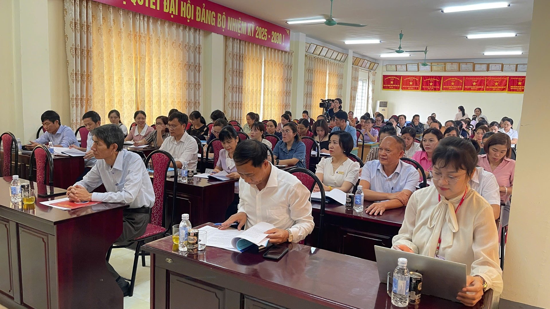 Quang cảnh hội nghị