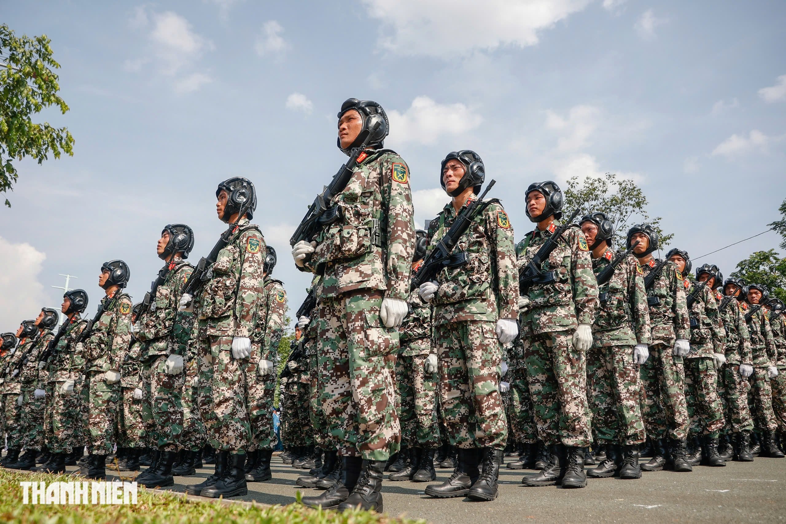 Chiến sĩ đẫm mồ hôi, 'gồng mình' trên mặt đường ảo ảnh luyện tập cho nhiệm vụ A80- Ảnh 5.