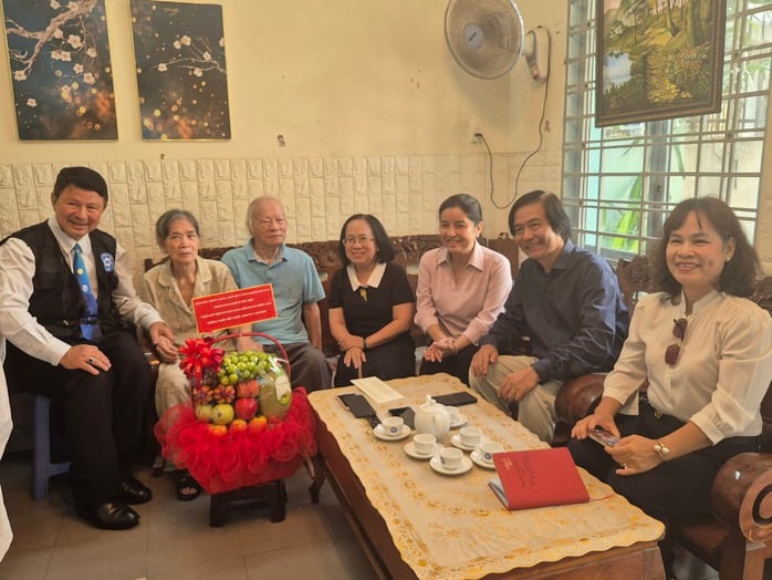 Họa sĩ Quách Phong, nhà văn Đoàn Minh Tuấn… được thăm, tri ân - Ảnh 7.