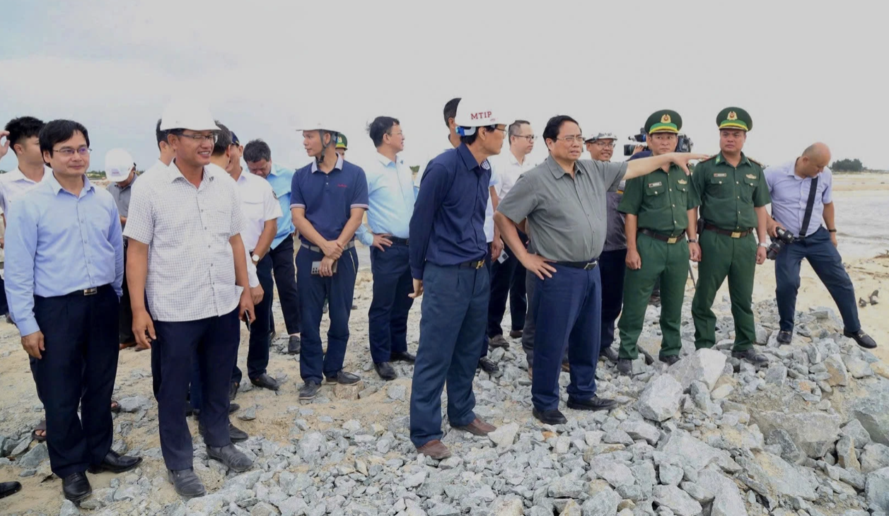 tu-tuong-pham-minh-chinh-kiem-tra-cong-trinh-trong-diem-o-quang-tri-267-4.png