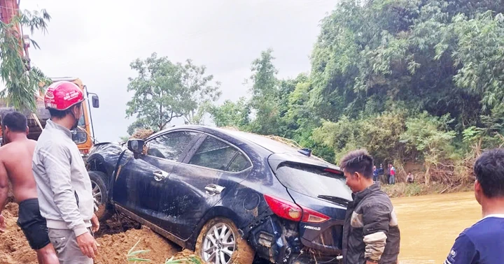 Tìm thấy ô tô bất chấp cảnh báo vượt cầu tràn bị cuốn trôi
