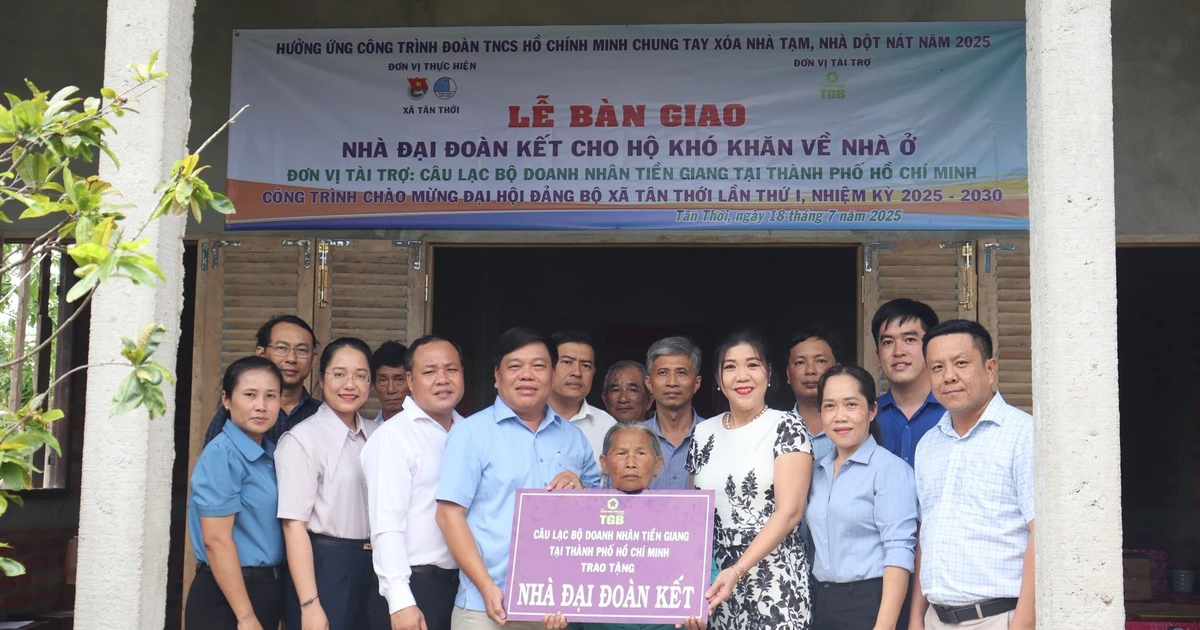 សហភាព​យុវជន​ខេត្ត​ដុងថាប ជួយ​ប្រជាជន​ដោះស្រាយ​ជីវភាព និង​រួច​ផុត​ពី​ភាព​ក្រីក្រ