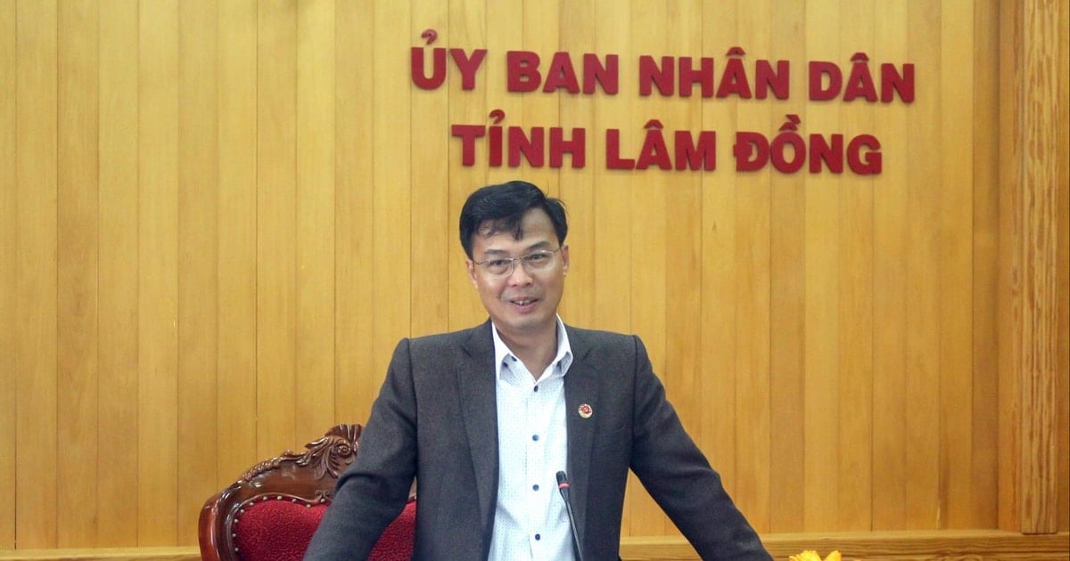 ថ្នាក់ដឹកនាំគណៈកម្មាធិការប្រជាជនខេត្ត Lam Dong ធ្វើការលើគំនិតអភិវឌ្ឍន៍ឧស្សាហកម្មវប្បធម៌
