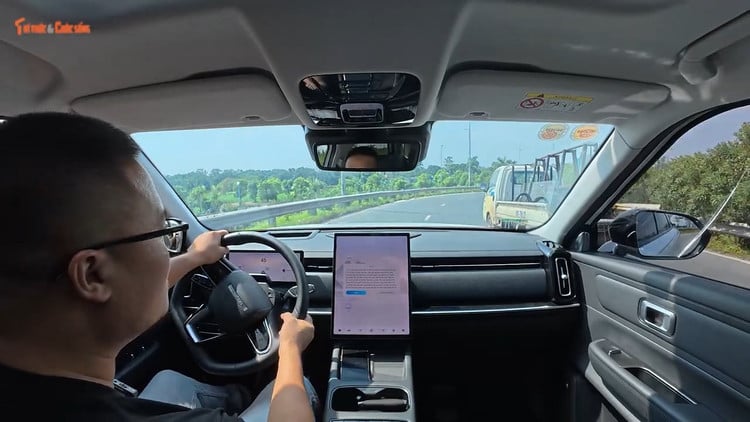 trai-nghiem-jaecoo-j7-phev-sieu-hybrid-co-gi-hot-mp4-snapshot-0442851.jpg