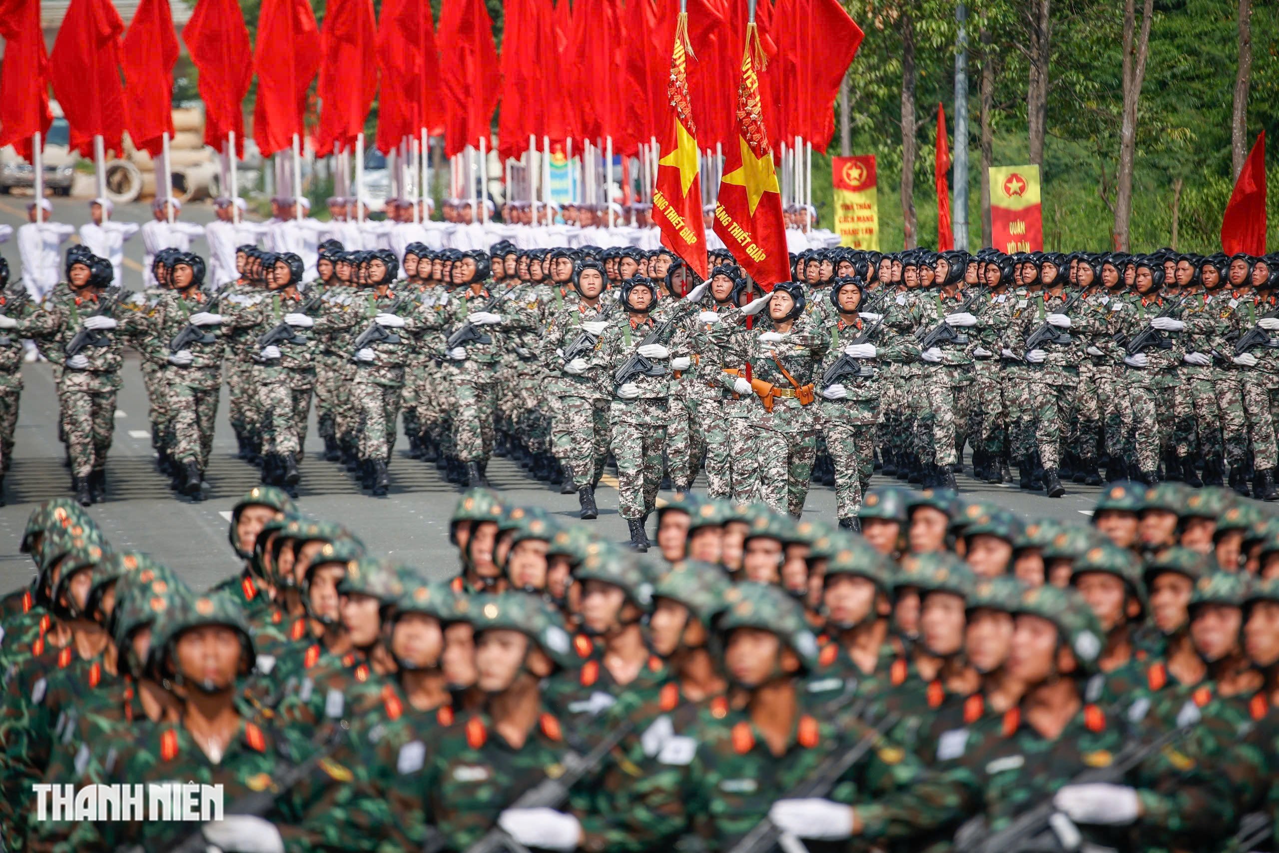 Chiến sĩ đẫm mồ hôi, 'gồng mình' trên mặt đường ảo ảnh luyện tập cho nhiệm vụ A80- Ảnh 4.