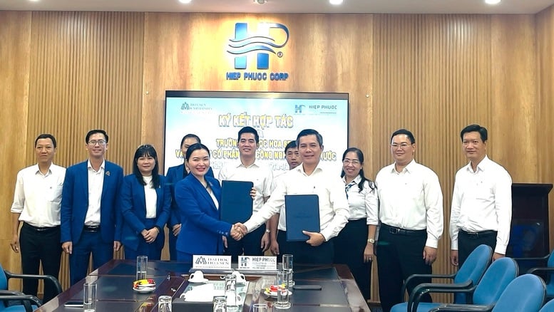 Nút thắt nhân lực công nghệ cao trong các Khu công nghiệp và lời giải từ mô hình 'Ba nhà'- Ảnh 2.