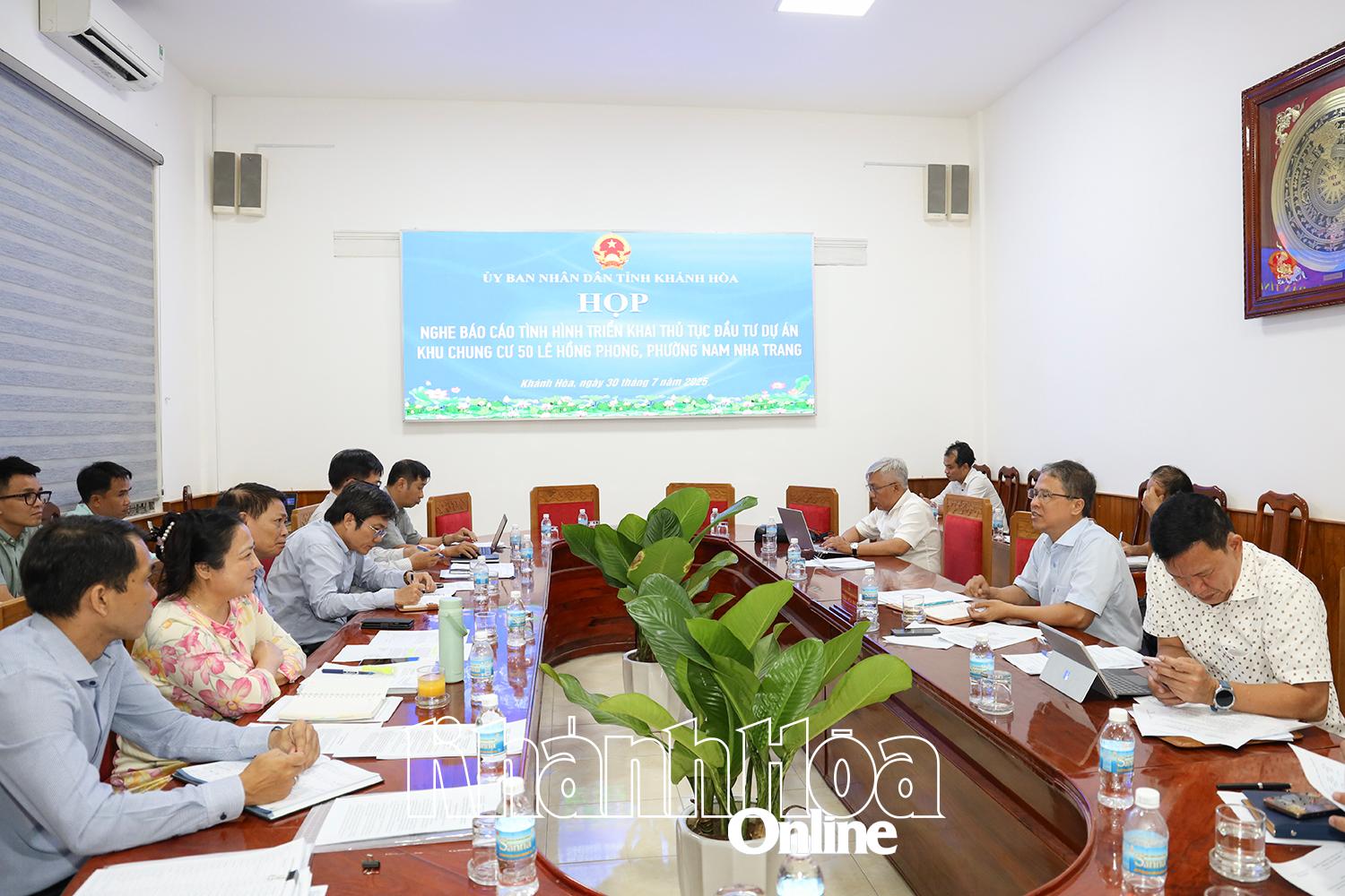 Le camarade Tran Hoa Nam a présidé la réunion.