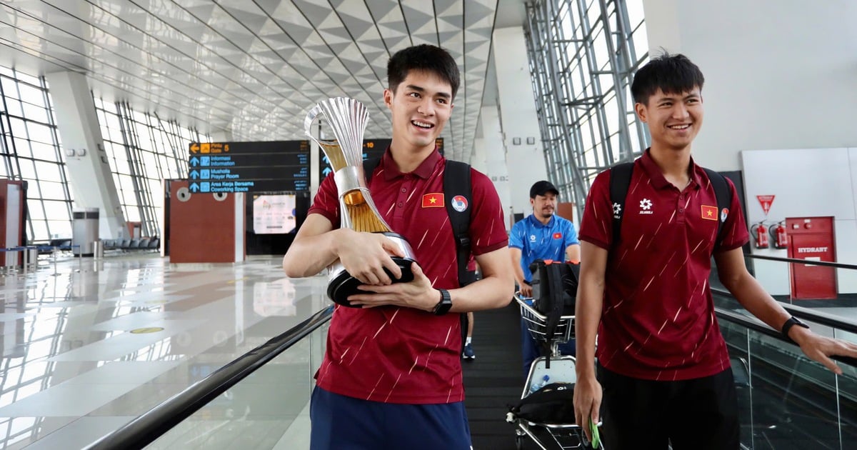Cú hat trick lịch sử!
