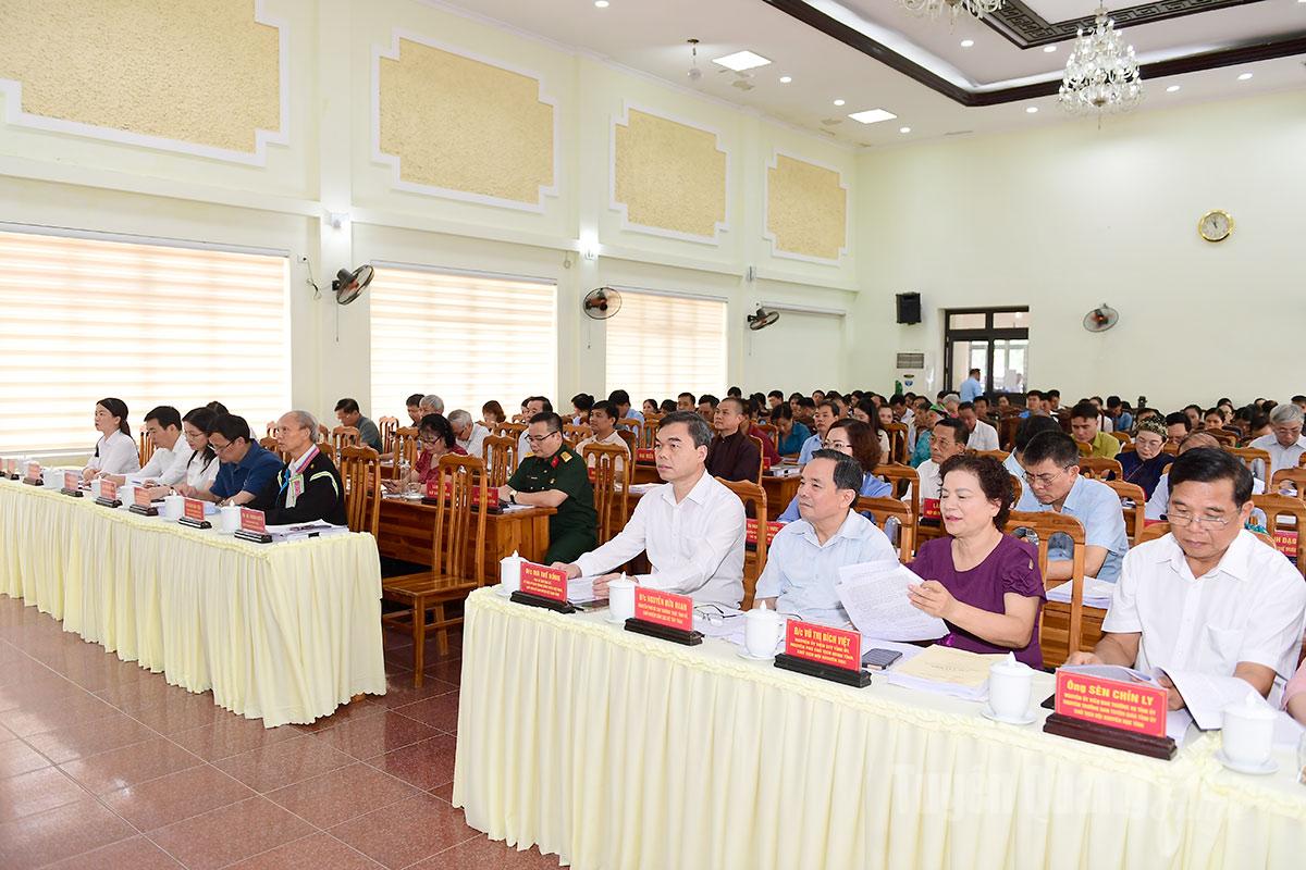  Đồng chí Ma Thế Hồng, Phó Bí thư Tỉnh ủy, Chủ tịch Ủy ban MTTQ Việt Nam tỉnh và các đại biểu dự hội nghị.