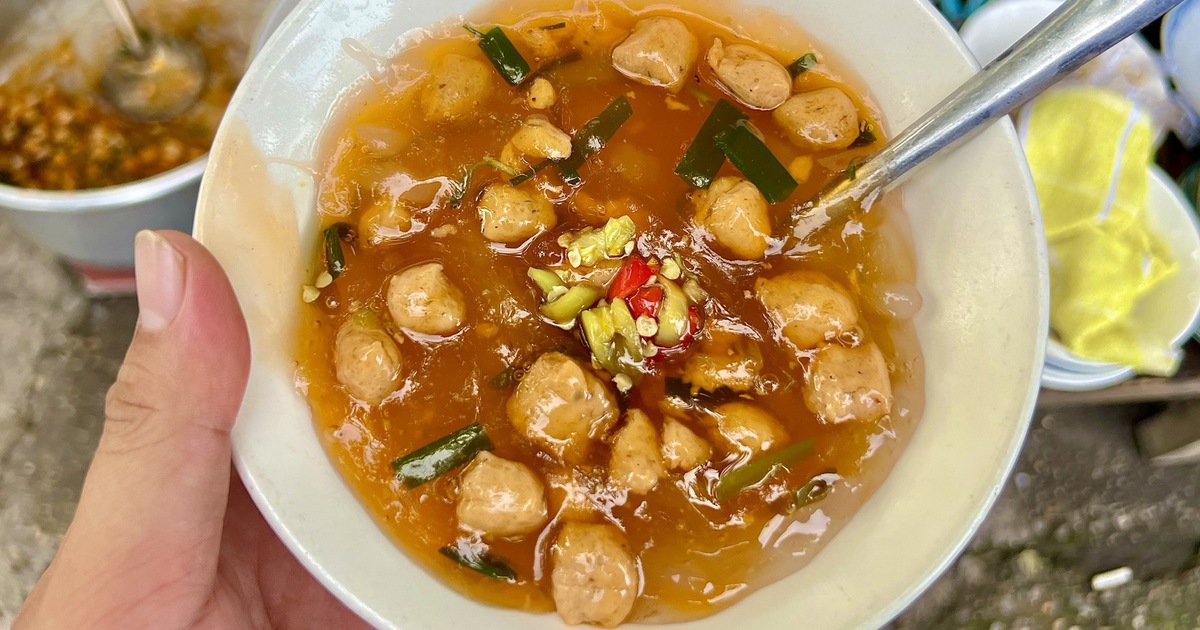 ហាងគុយទាវតម្លៃ 10,000 VND នៅ Hue៖ អតិថិជនពេញ មកយឺត ហើយលក់អស់ហើយ