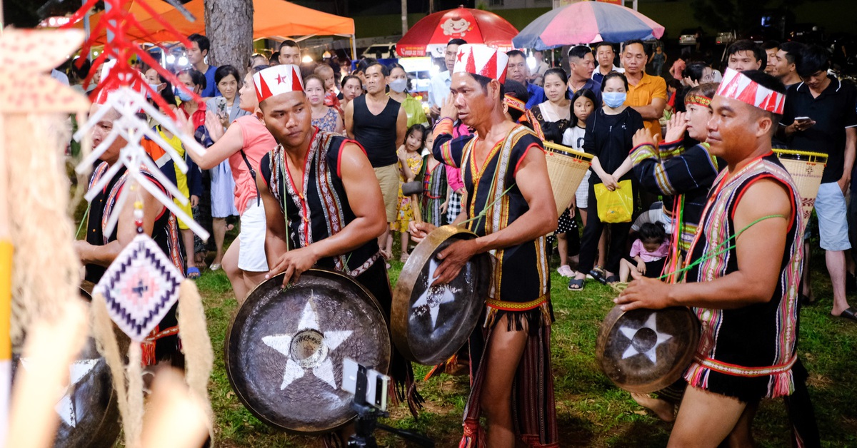 ញ៉ាំត្រីធូណាសមុទ្រ មើលគង Central Highlands កណ្តាលទីក្រុងឆ្នេរសមុទ្រ Quy Nhon