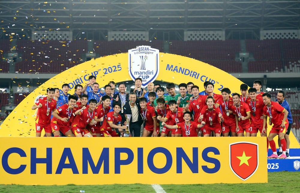 U23 វៀតណាម បង្កើតកំណត់ត្រាជាបន្តបន្ទាប់ ក្រោយឈ្នះជើងឯកអាស៊ីអាគ្នេយ៍ឆ្នាំ២០២៥ - រូបថត ១