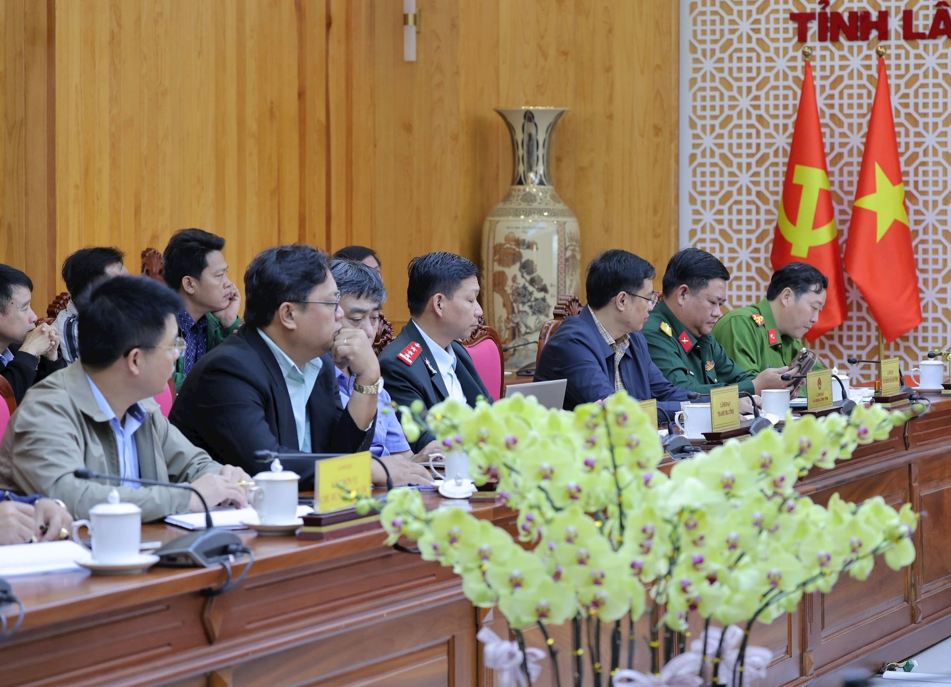 dai-bieu-du-buoi-lam-viec.jpg