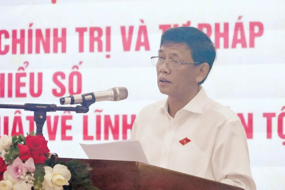 សមមិត្ត Lam Van Man ថ្លែងសុន្ទរកថាបើកសិក្ខាសាលា។