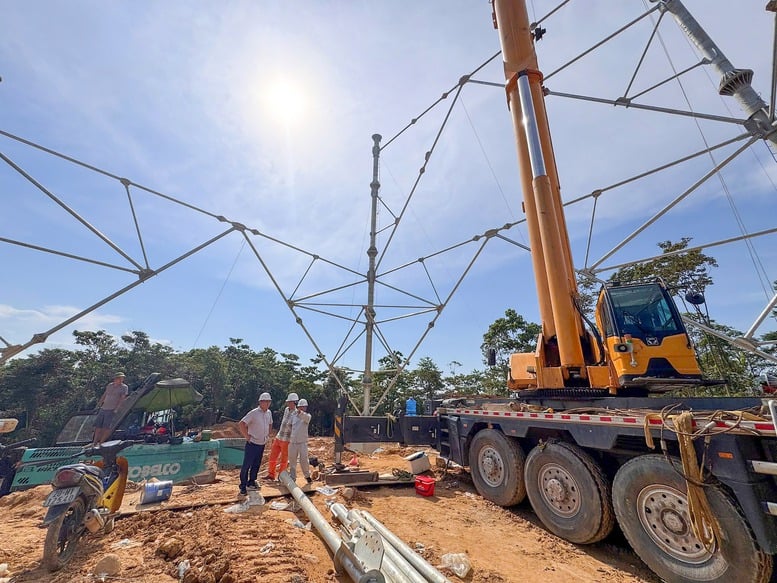 Lãnh đạo EVN kiểm tra tiến độ thi công dự án đường dây 500kV Lào Cai - Vĩnh Yên- Ảnh 2.