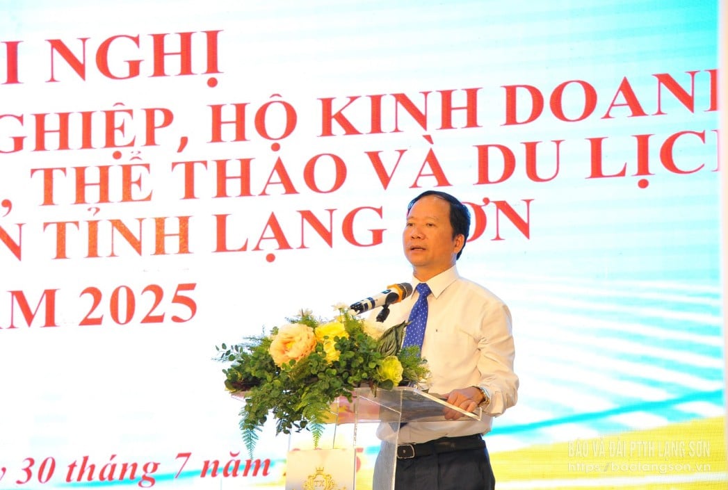 Lãnh đạo Sở Văn hoá Thể thao và Du lịch phát biểu khai mạc hội nghị