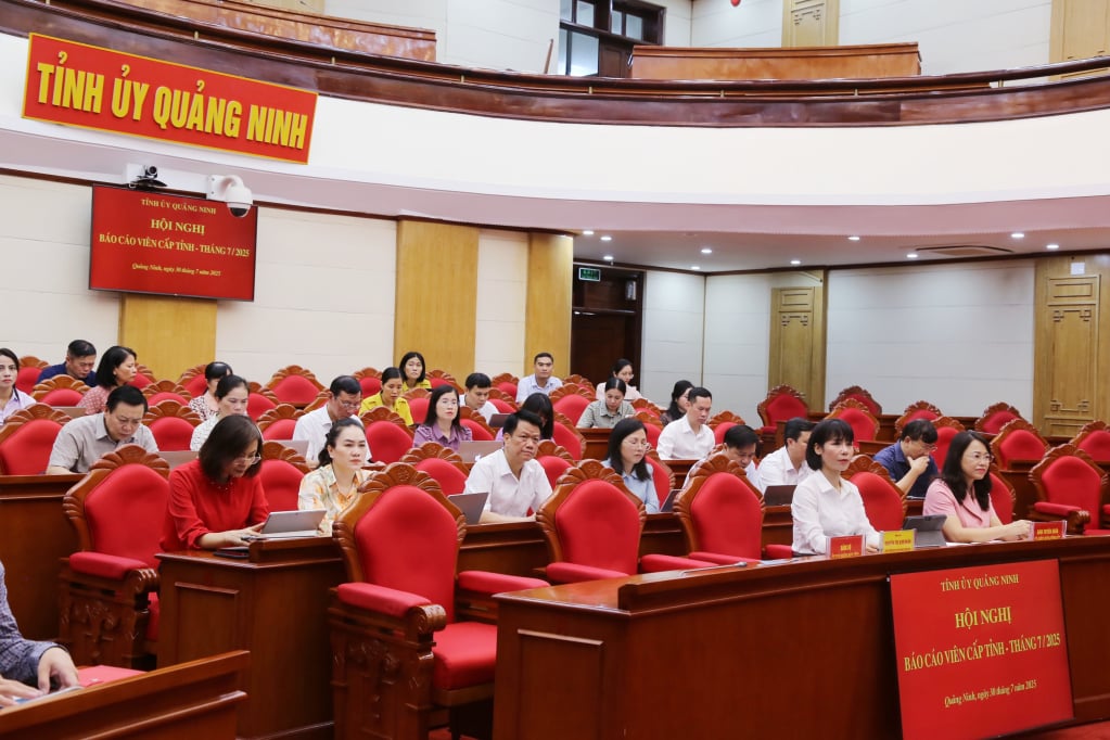 Các đại biểu dự hội nghị.