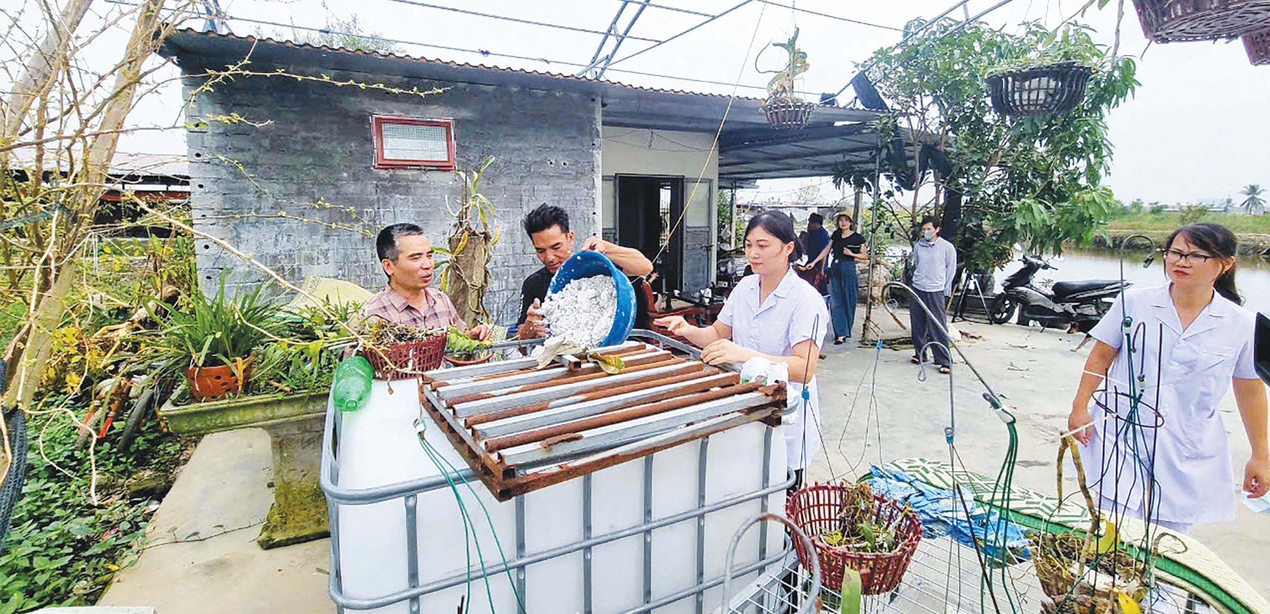 Bộ Y tế áp dụng hệ thống giám sát dựa vào sự kiện (EBS) kết hợp với giám sát dựa vào chỉ số (IBS), triển khai đồng bộ từ Trung ương đến tuyến xã. Hệ thống này tăng cường khả năng phát hiện sớm các nguy cơ dịch bệnh tại cộng đồng và cơ sở y tế, đồng thời thúc đẩy phối hợp giữa khối y tế dự phòng và điều trị. (ảnh minh hoạ)