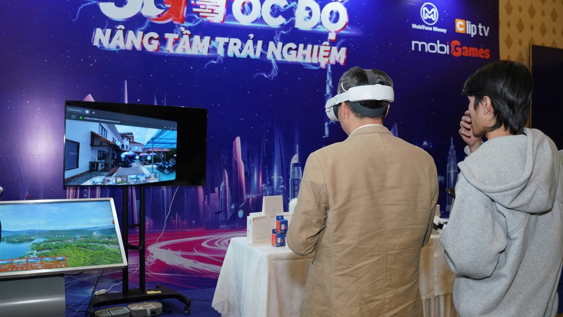 du khách trải nghiệm 