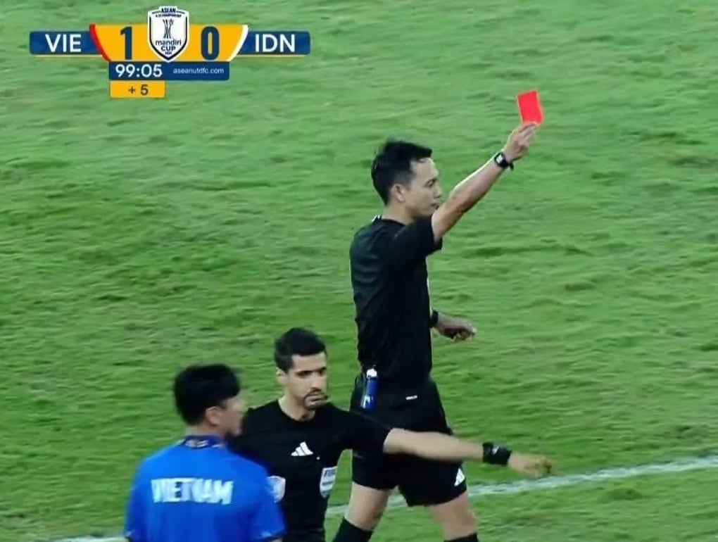 Chiến thuật lạ của U23 Việt Nam khiến U23 Indonesia gặp khó khi ném biên - 2