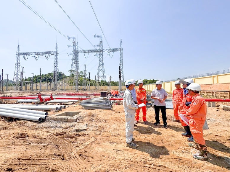 Lãnh đạo EVN kiểm tra tiến độ thi công dự án đường dây 500kV Lào Cai - Vĩnh Yên- Ảnh 1.