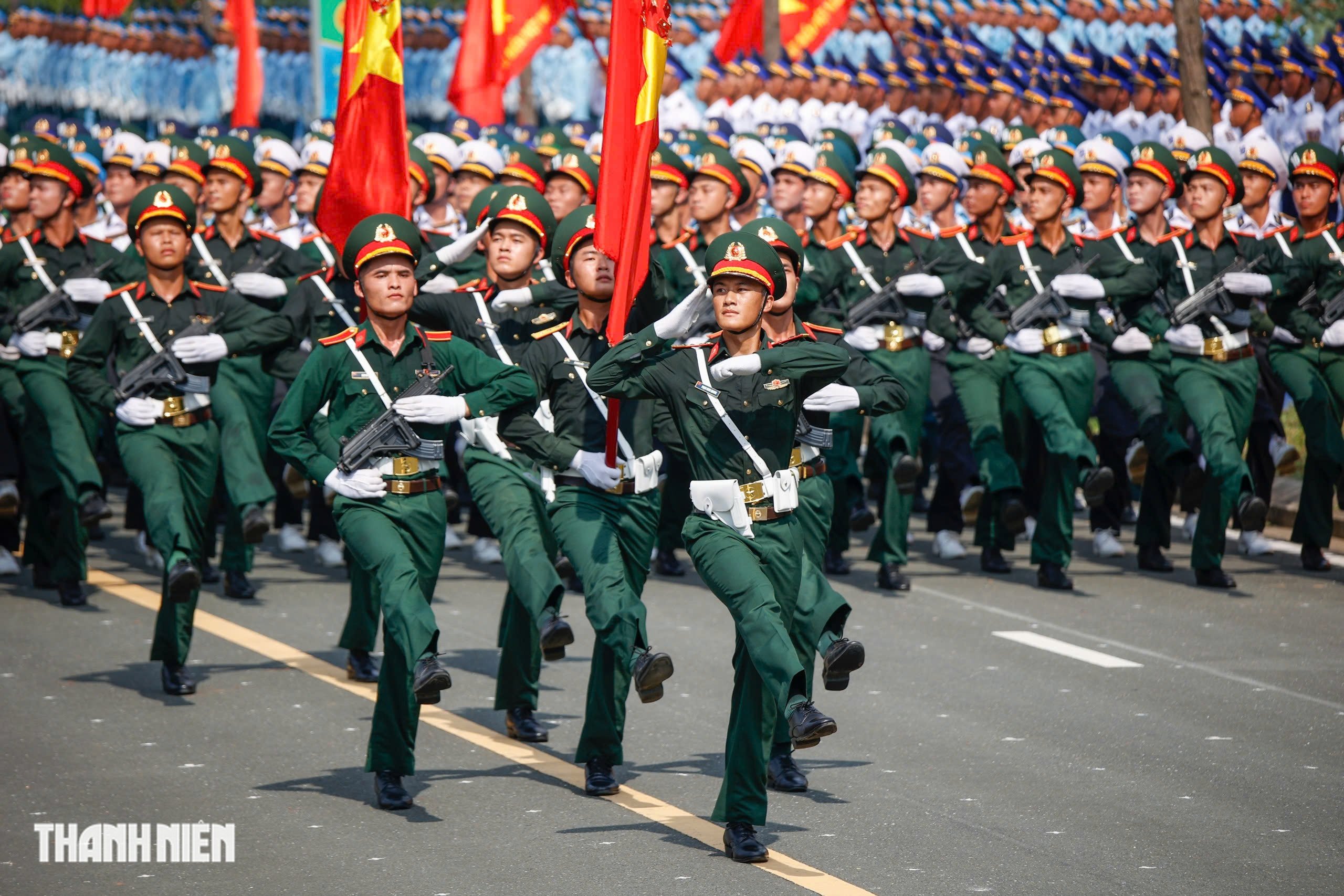 Chiến sĩ đẫm mồ hôi, 'gồng mình' trên mặt đường ảo ảnh luyện tập cho nhiệm vụ A80- Ảnh 2.