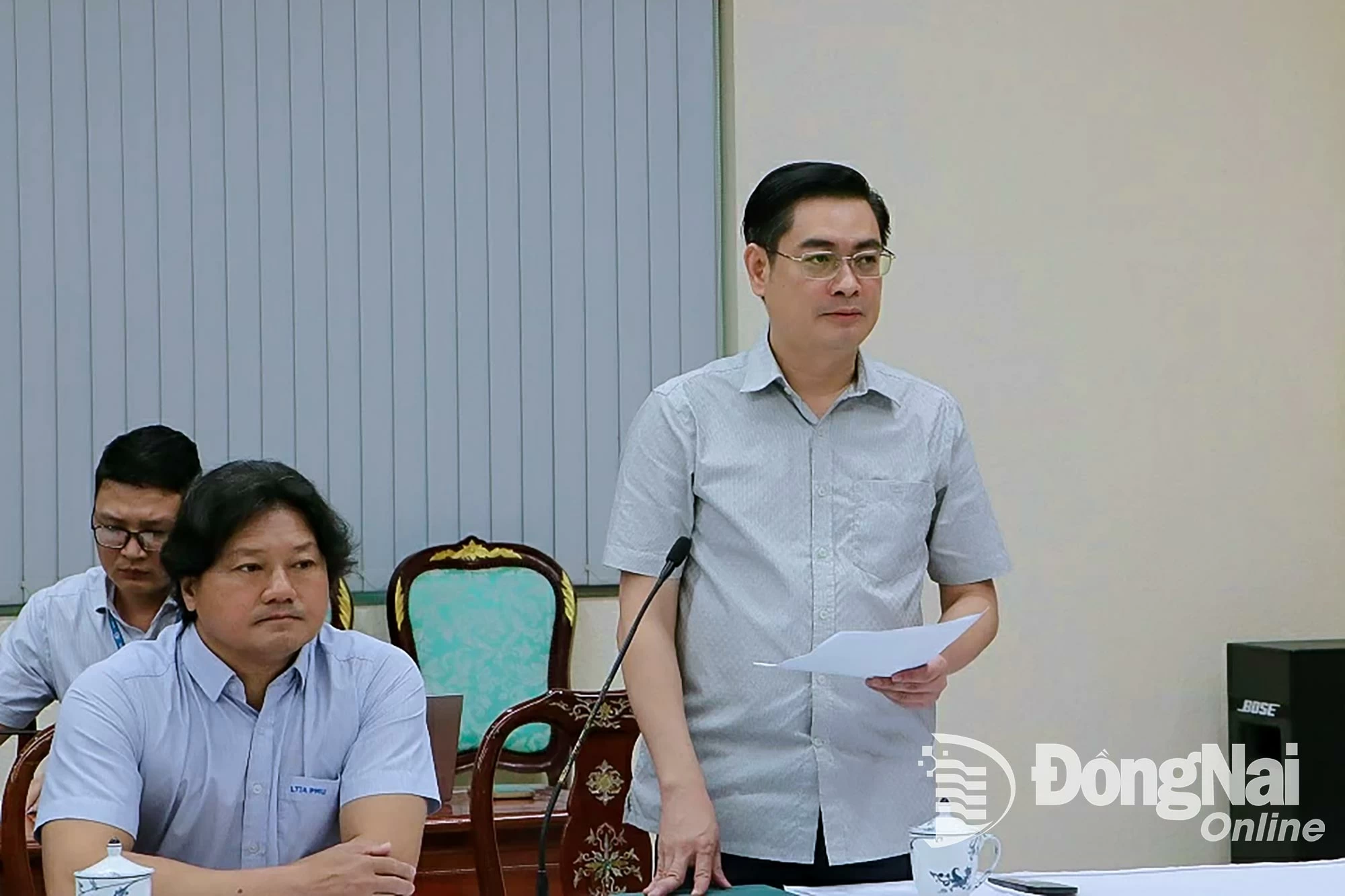 តំណាង​មន្ទីរ​កសិកម្ម និង​បរិស្ថាន​បាន​រាយការណ៍​ក្នុង​កិច្ចប្រជុំ។ រូបថត៖ Pham Tung