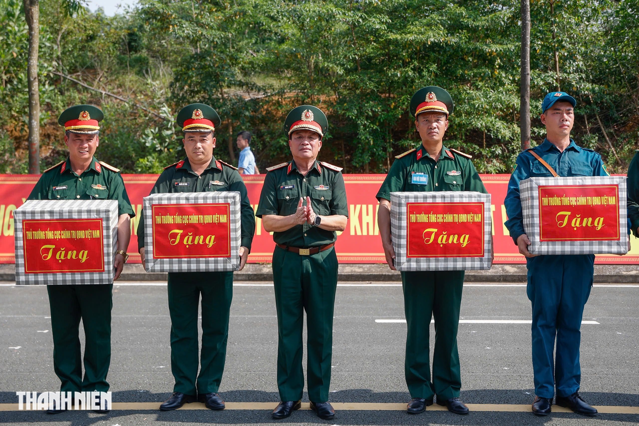 Chiến sĩ đẫm mồ hôi, 'gồng mình' trên mặt đường ảo ảnh luyện tập cho nhiệm vụ A80- Ảnh 20.