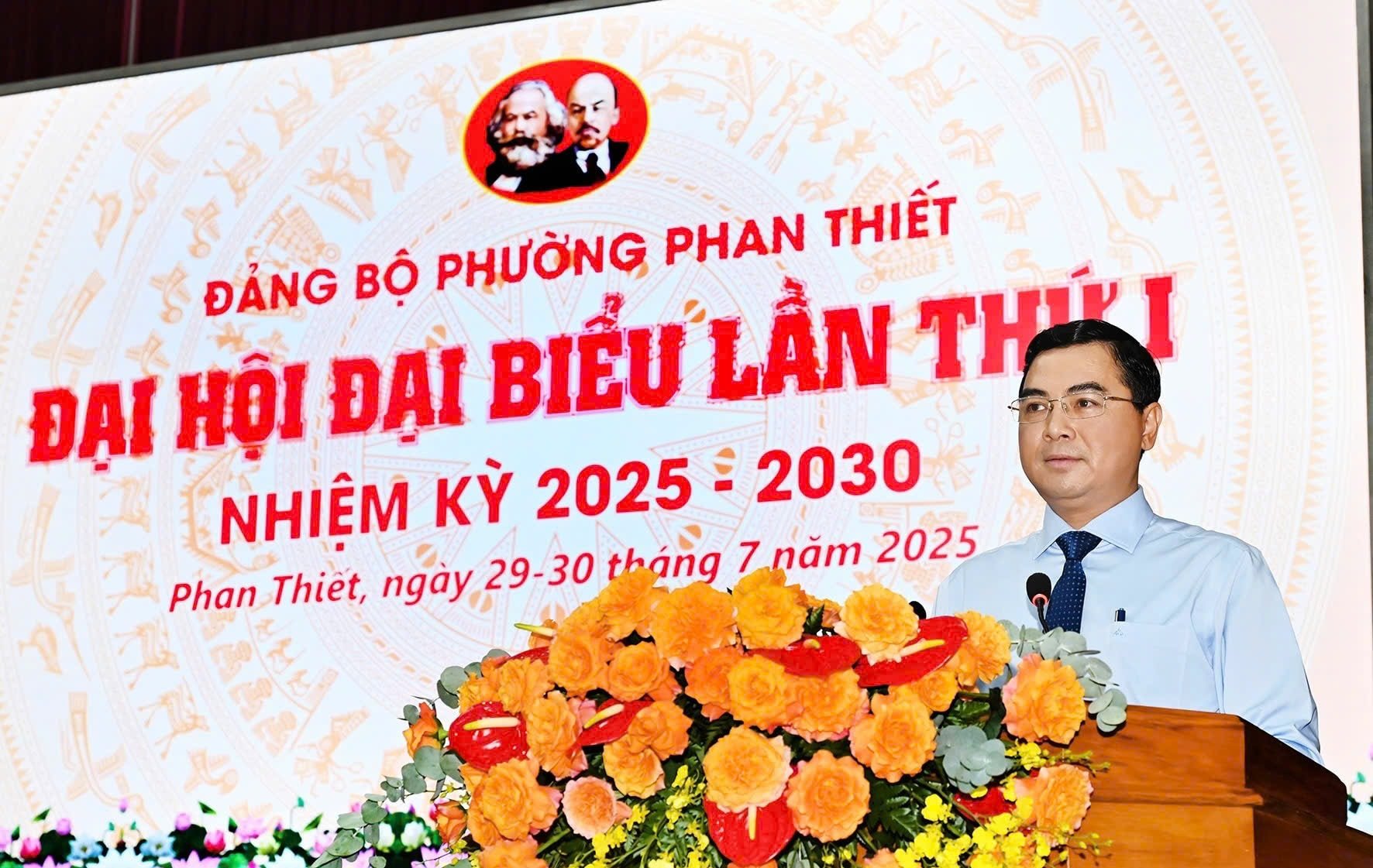 Phó Bí thư Thường trực Tỉnh ủy Nguyễn Hoài Anh phát biểu chỉ đạo tại đại hội
