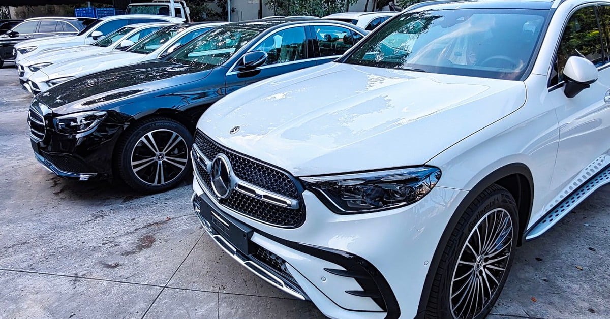 Xe sang đại hạ giá, khách vẫn dè dặt xuống tiền