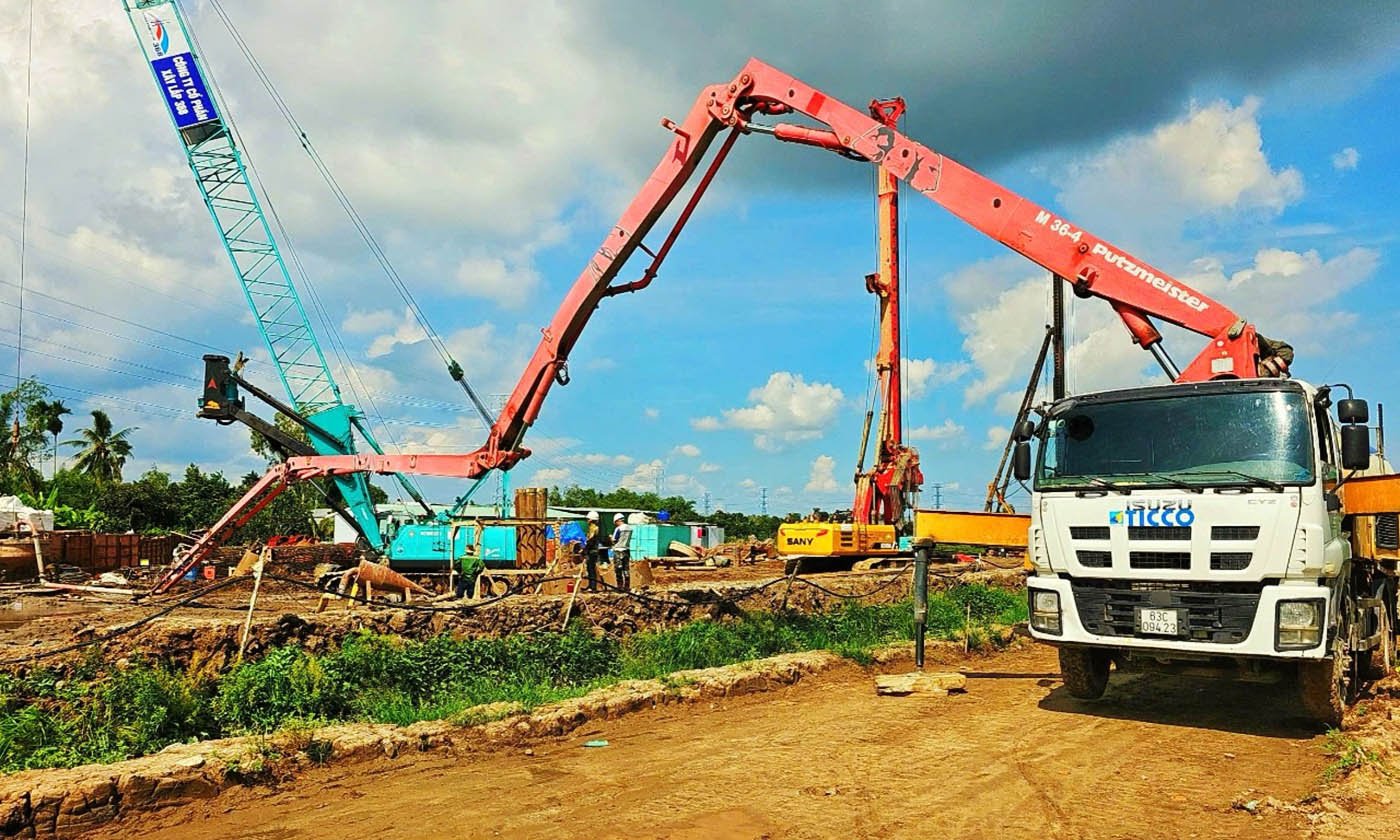 Dự án Xây dựng công trình đường bộ cao tốc Cao Lãnh - An Hữu giai đoạn 1 đang khẩn trương thi công