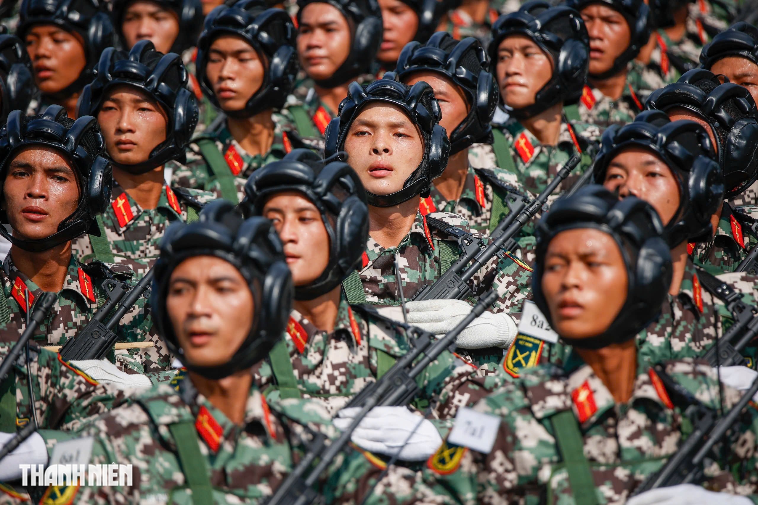 Chiến sĩ đẫm mồ hôi, 'gồng mình' trên mặt đường ảo ảnh luyện tập cho nhiệm vụ A80- Ảnh 7.