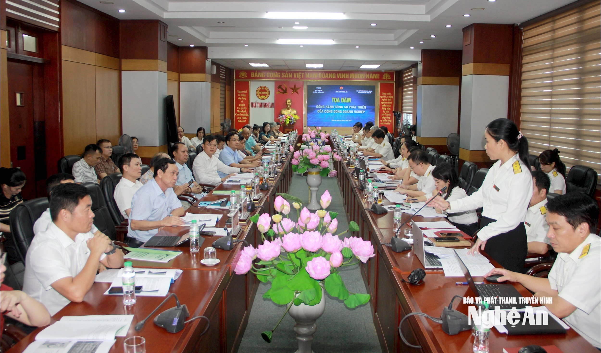 토론 개요. 사진: Quang An