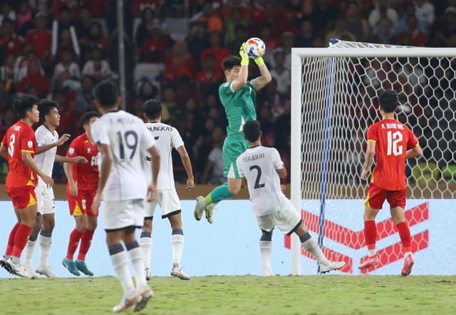 Chốt chặn cao 1,91 m của HAGL chơi quá tuyệt vời, giúp U.23 Việt Nam lên ngôi- Ảnh 1.