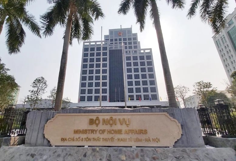 Bộ Nội vụ hướng dẫn tổ chức thôn, tổ dân phố, chế độ, chính sách cán bộ cấp xã- Ảnh 1.