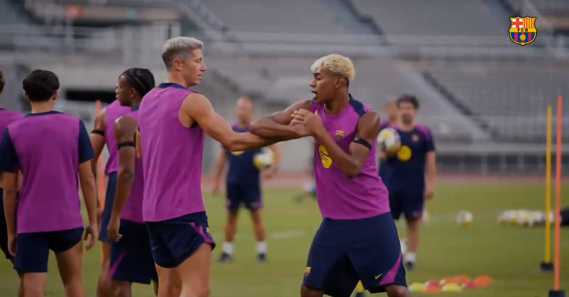 Lamine Yamal និង Lewandowski 'ប្រយុទ្ធ' ក្នុងវគ្គហ្វឹកហាត់របស់ Barca