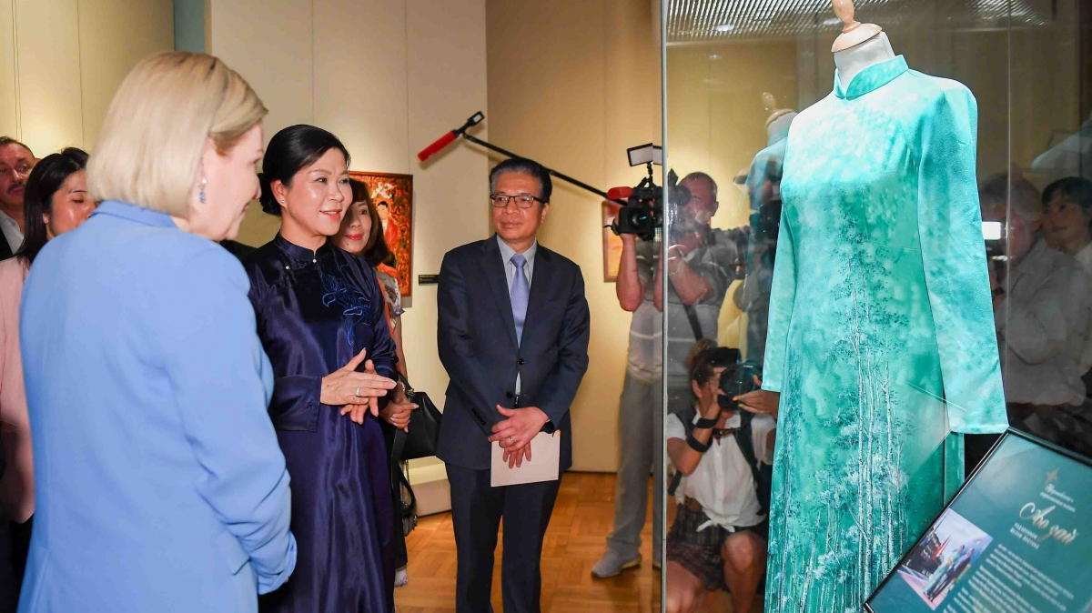 Vietnamese Ao Dai displayed in the heart of Russia