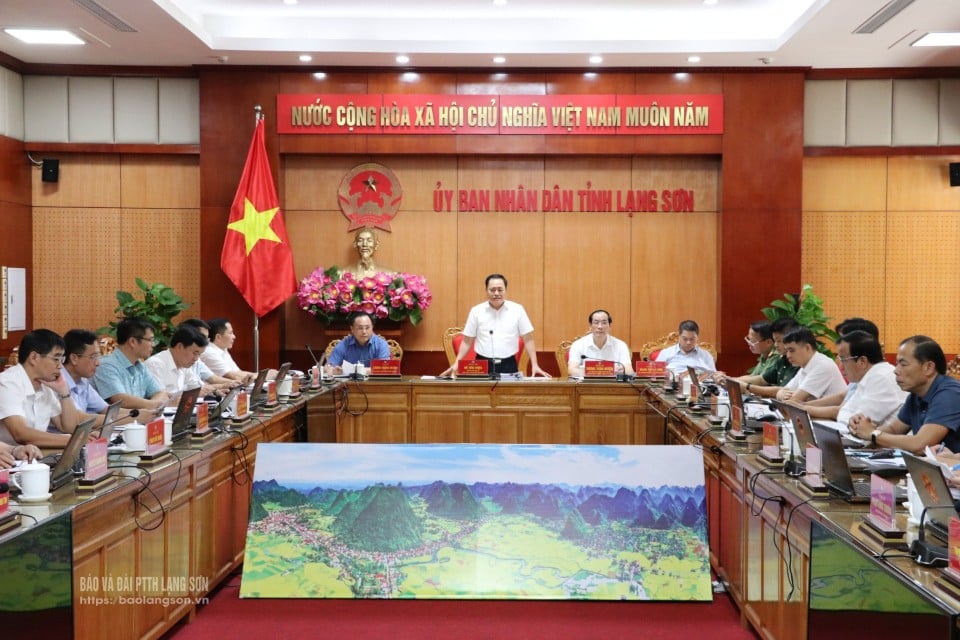 Đồng chí Hồ Tiến Thiệu, Phó Bí thư Tỉnh ủy, Chủ tịch UBND tỉnh phát biểu kết luận các nội dung tại phiên họp