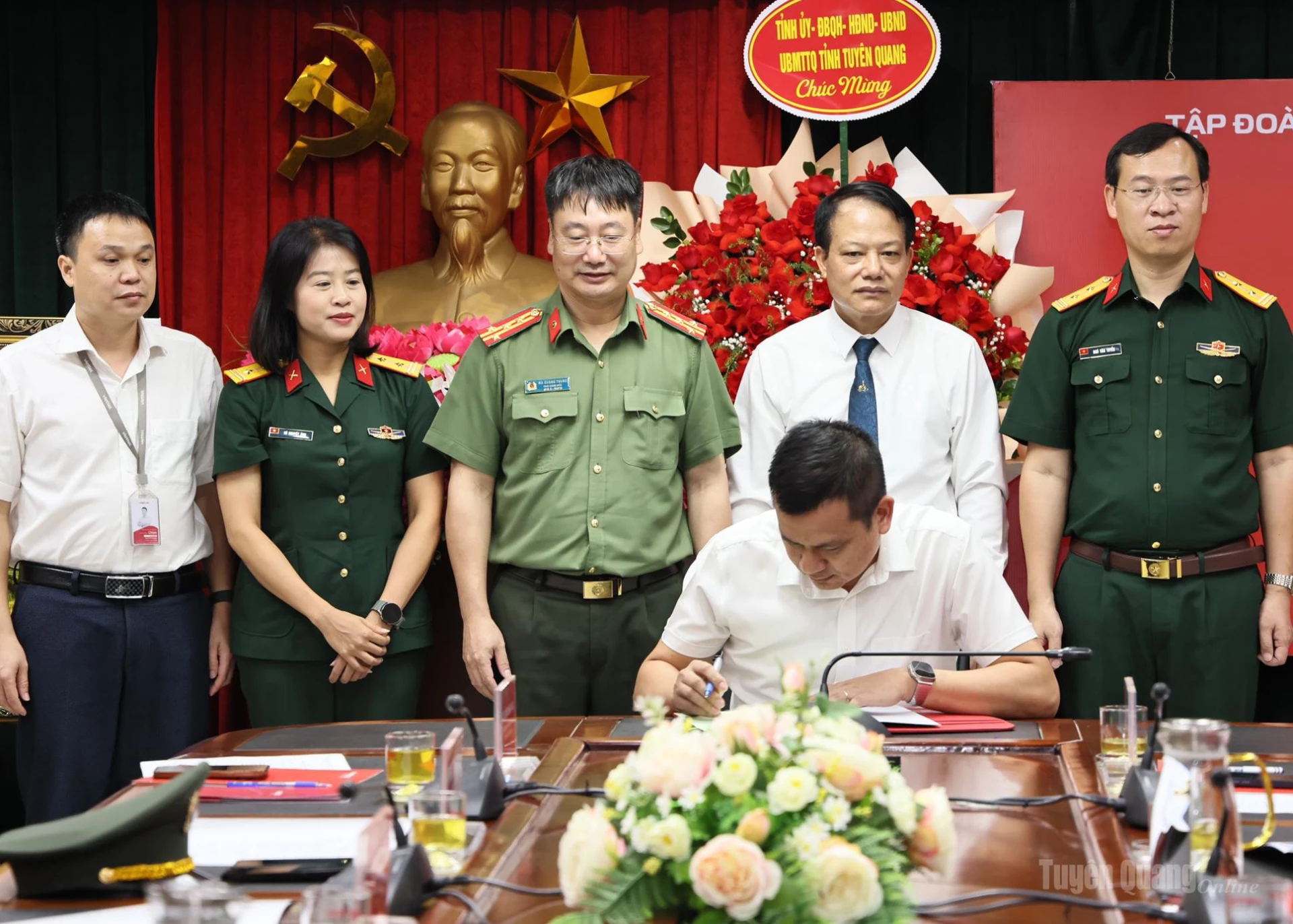 Viettel Tuyen Quang និងឃុំ Minh Thanh រៀបចំទិវាជាតិការពារសន្តិសុខជាតិឆ្នាំ 2025
