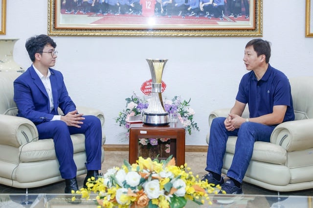HLV Kim Sang-sik hé lộ đòn tâm lý cực 'độc': U.23 Việt Nam thắng là đương nhiên!- Ảnh 1.