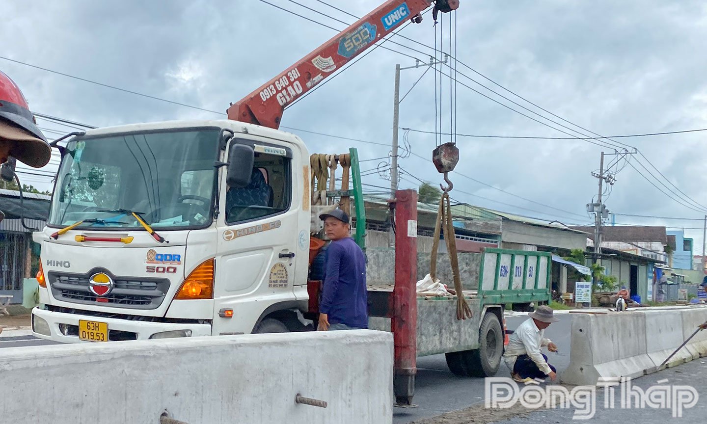 จุดเริ่มต้นของโครงการอยู่ที่ทางแยกดงทัม (ทางแยกระหว่างทางหลวงแผ่นดินหมายเลข 1 และถนนจังหวัดหมายเลข 870) ในเขตจ่าวถั่น อดีตจังหวัดเตี่ยนซาง (ปัจจุบันคือด่งทาป)