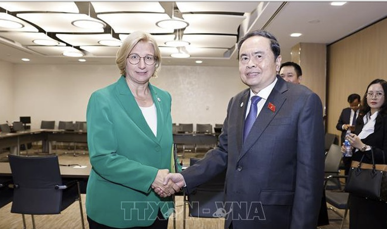 Le président de l'Assemblée nationale, Tran Thanh Man, rencontre le président du Sénat allemand et le président du Sénat canadien