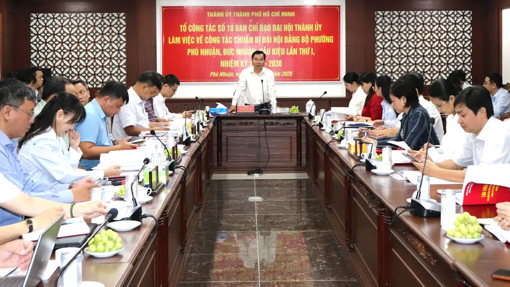 Phó Trưởng Ban Tổ chức Thành ủy TPHCM Nguyễn Văn Minh làm việc với Đảng ủy các phường Phú Nhuận, Đức Nhuận, Cầu Kiệu và Bình Phú