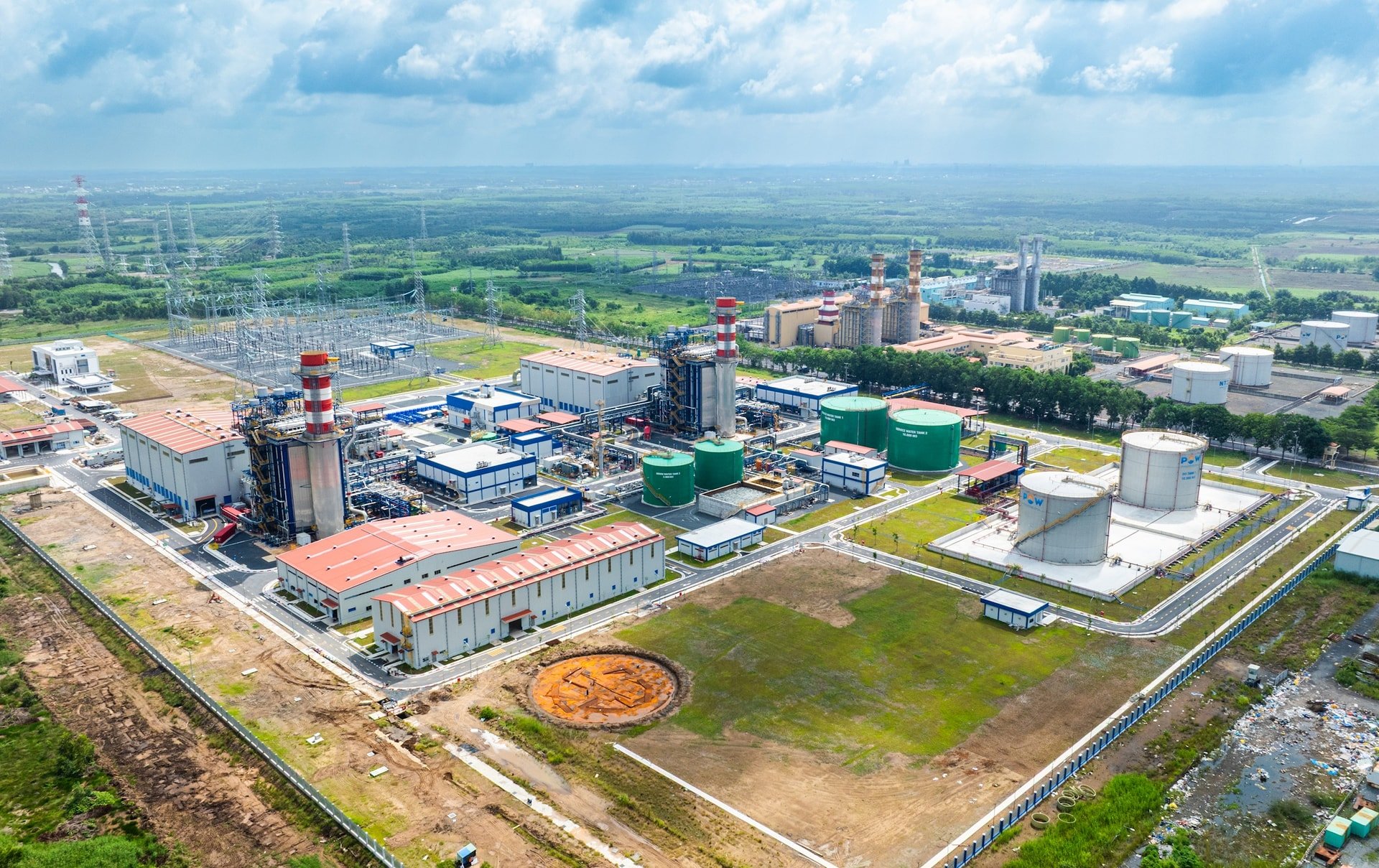 រោងចក្រថាមពល Nhon Trach 3 និង 4 នៅខេត្ត Dong Nai គឺជារោងចក្រថាមពលដំបូងគេដែលប្រើប្រាស់ឧស្ម័នធម្មជាតិនៅប្រទេសវៀតណាម..jpg