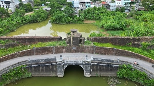 ការរុះរើលេនដ្ឋានចាស់ៗ ទីជម្រក និងប៉មយាមនៅទីតាំងវត្ថុបុរាណ Hue Citadel