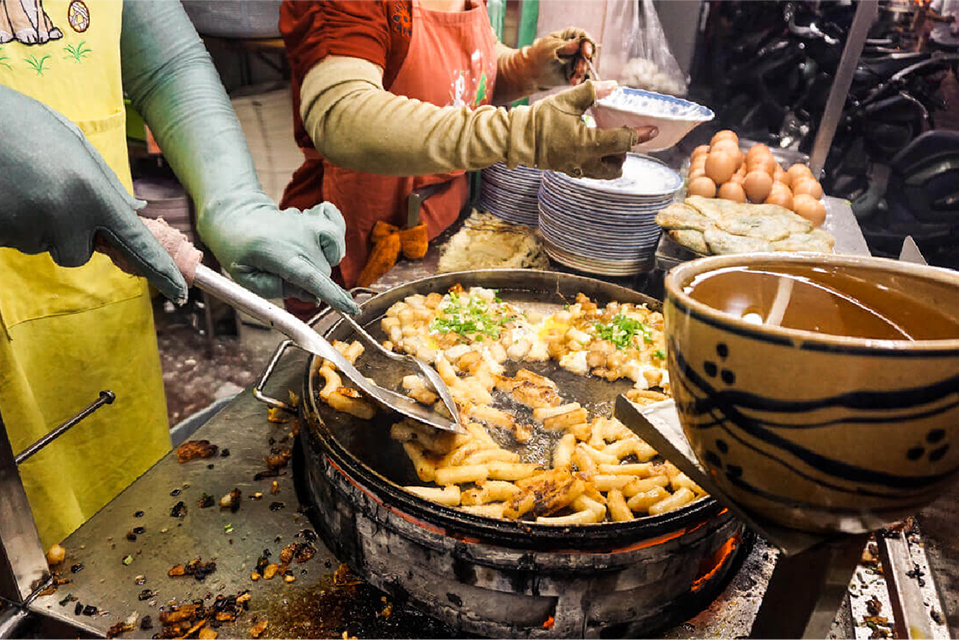 Saigon street food: 10 specialties you must try when traveling April 30th holiday to celebrate 50 years of Southern liberation and national reunification