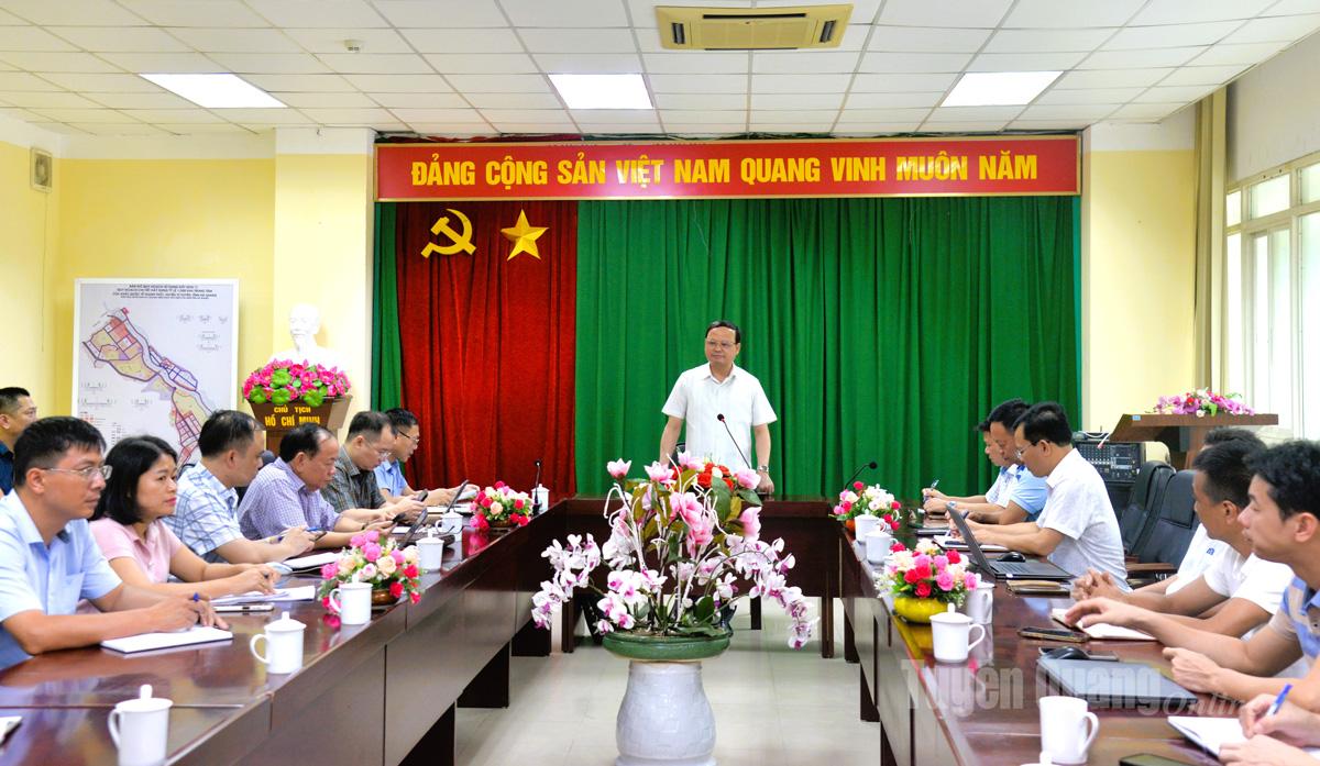Đồng chí Nguyễn Mạnh Tuấn, Phó Chủ tịch Thường trực UBND tỉnh làm việc với Ban Quản lý Khu kinh tế Hà Giang.
