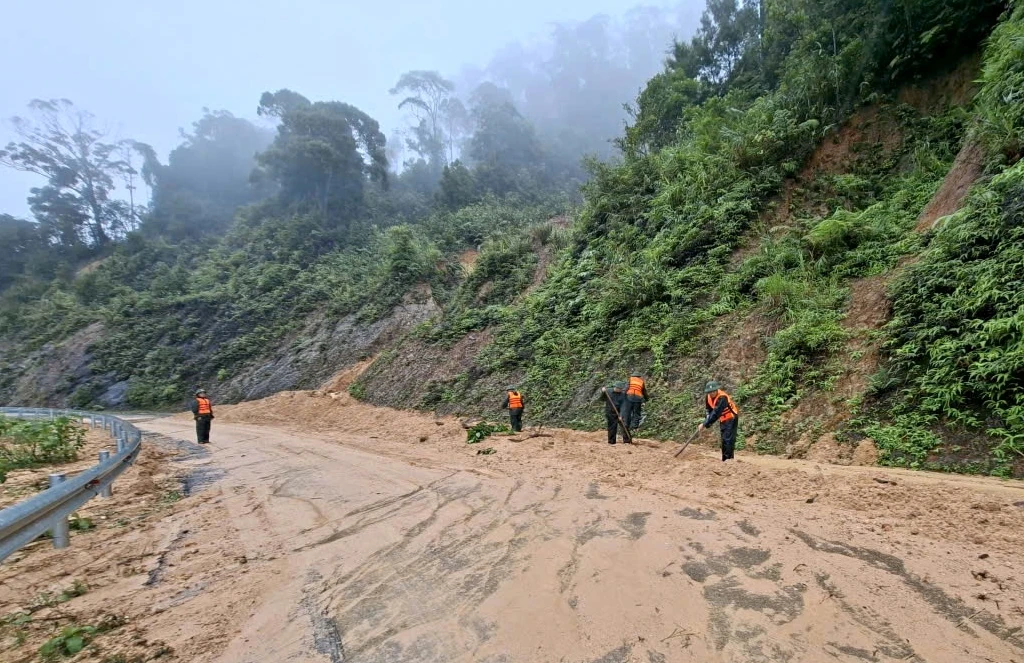 Quảng Trị: Xuất hiện nhiều điểm sạt lở trên tuyến đường Hồ Chí Minh nhánh Tây