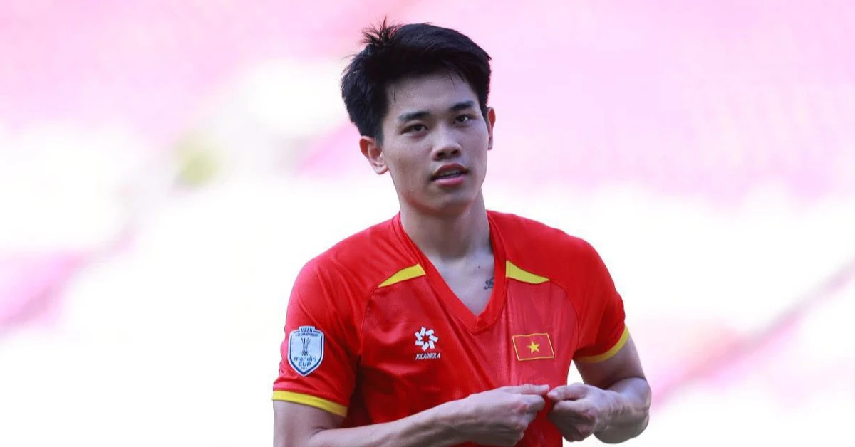 Dinh Bac does charity after winning the U23 Southeast Asian Championship