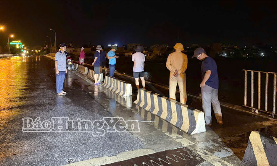 Urgently fix the problem on Thai Binh bridge due to storms
